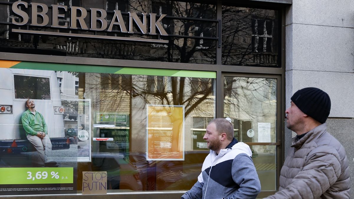 Výplatu náhrad vkladů by měli klienti Sberbank CZ začít dostávat začátkem března
